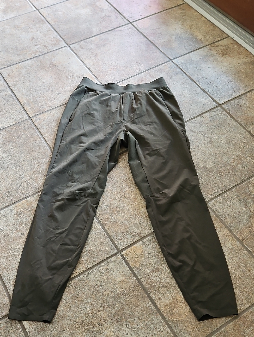 Lululemo Surge Hybrid For Men's Olive Green Stretch Jogger Pants